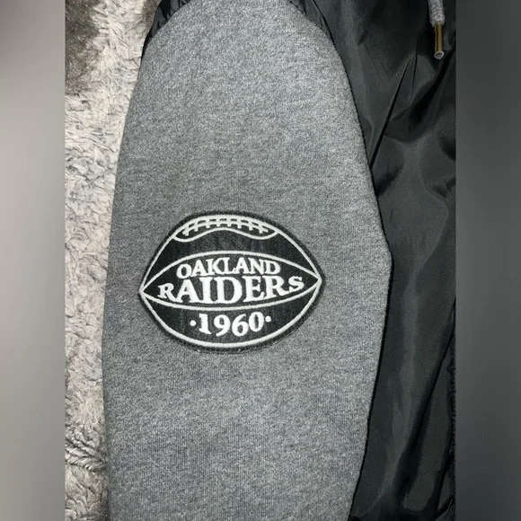 Oakland/ Las Vegas Raiders Throwback Bomber Jacket - Picture 4 of 6